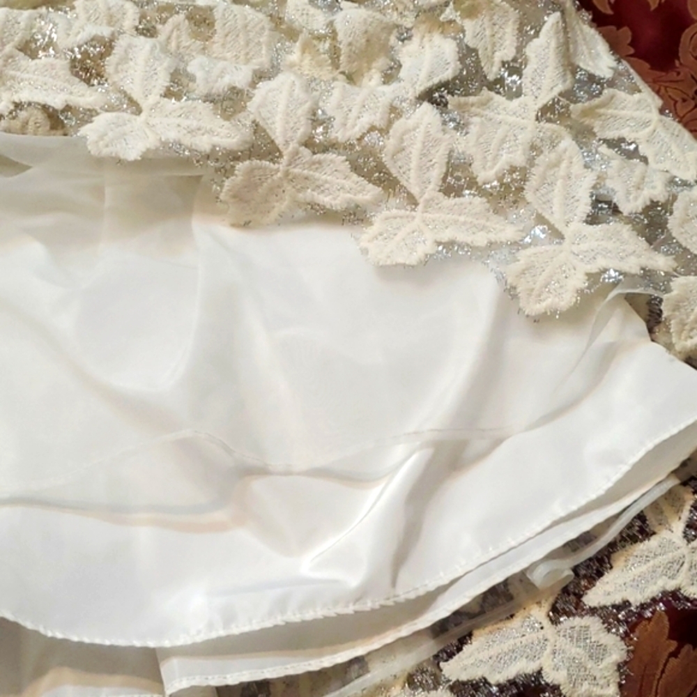 Alice + Olivia Cream Lace Fit-and-Flare Dress - Picture 11 of 16